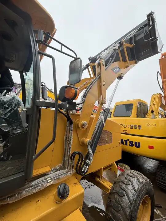 Used caterpillar backhoe loader CAT 420F2 in good condition for sale - Buldoexcavator: Foto 4 Used caterpillar backhoe loader CAT 420F2 in good condition for sale - Buldoexcavator: Foto 4