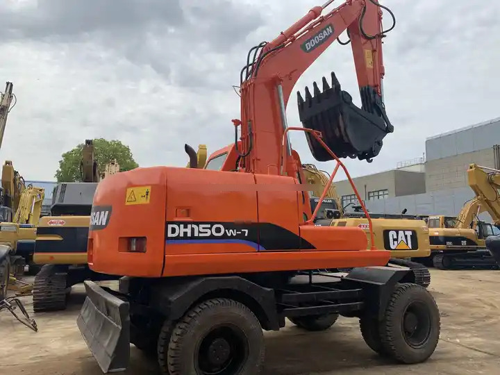 Wheel digging excavator Used DOOSAN150W DH150W DH150W-7 / second-hand KOREA engine DOOSAN DH 150 150W-7 DOOSAN150 - Excavator pe şenile: Foto 2 Wheel digging excavator Used DOOSAN150W DH150W DH150W-7 / second-hand KOREA engine DOOSAN DH 150 150W-7 DOOSAN150 - Excavator pe şenile: Foto 2