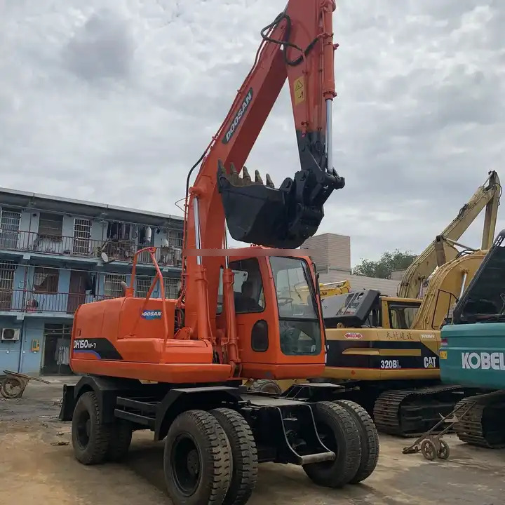 Wheel digging excavator Used DOOSAN150W DH150W DH150W-7 / second-hand KOREA engine DOOSAN DH 150 150W-7 DOOSAN150 - Excavator pe şenile: Foto 1 Wheel digging excavator Used DOOSAN150W DH150W DH150W-7 / second-hand KOREA engine DOOSAN DH 150 150W-7 DOOSAN150 - Excavator pe şenile: Foto 1