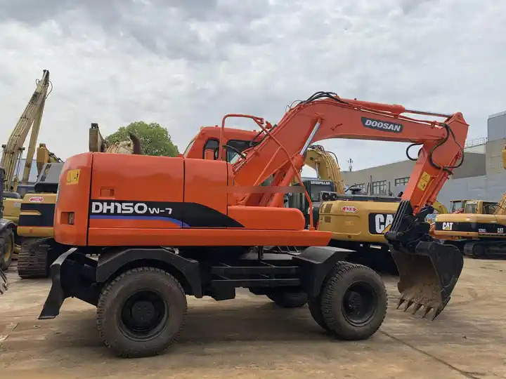 Wheel digging excavator Used DOOSAN150W DH150W DH150W-7 / second-hand KOREA engine DOOSAN DH 150 150W-7 DOOSAN150 - Excavator pe şenile: Foto 5 Wheel digging excavator Used DOOSAN150W DH150W DH150W-7 / second-hand KOREA engine DOOSAN DH 150 150W-7 DOOSAN150 - Excavator pe şenile: Foto 5
