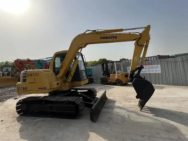 Komatsu used pc60-7 excavator/used 6ton excavator /Komatsu japan pc60-7 mini used excavator for sale Komatsu  excavator - Excavator pe şenile: Foto 5 Komatsu used pc60-7 excavator/used 6ton excavator /Komatsu japan pc60-7 mini used excavator for sale Komatsu  excavator - Excavator pe şenile: Foto 5