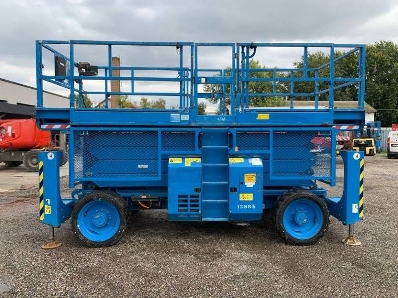 Genie GS4390 - 15,11m, diesel, 4x4 - Platforma foarfeca: Foto 4 Genie GS4390 - 15,11m, diesel, 4x4 - Platforma foarfeca: Foto 4