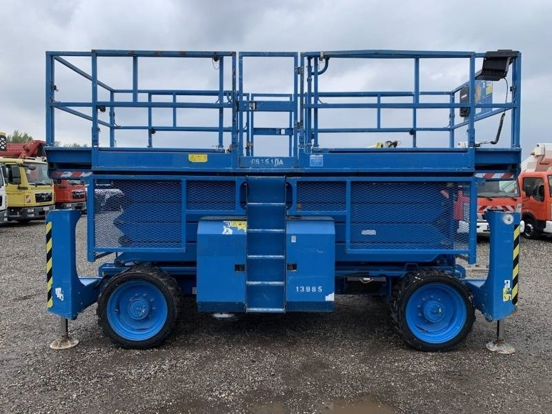 Genie GS4390 - 15,11m, diesel, 4x4 - Platforma foarfeca: Foto 5 Genie GS4390 - 15,11m, diesel, 4x4 - Platforma foarfeca: Foto 5