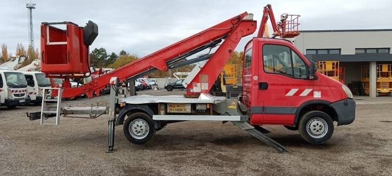 Iveco Daily Isoli PT165 - 16,5 m - Camion cu nacela: Foto 4 Iveco Daily Isoli PT165 - 16,5 m - Camion cu nacela: Foto 4