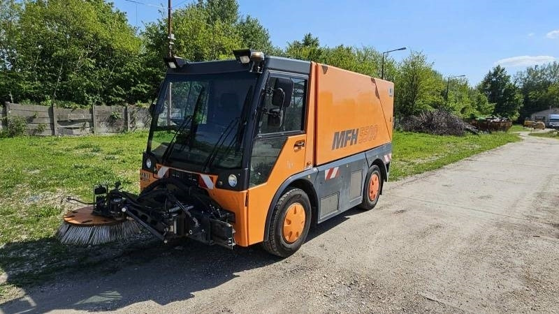 Mfh 5500 sweeper - with air conditionier - Măturătoare stradală: Foto 2 Mfh 5500 sweeper - with air conditionier - Măturătoare stradală: Foto 2