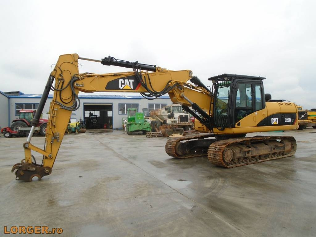 CAT 323 D - Excavator pe şenile: Foto 1 CAT 323 D - Excavator pe şenile: Foto 1