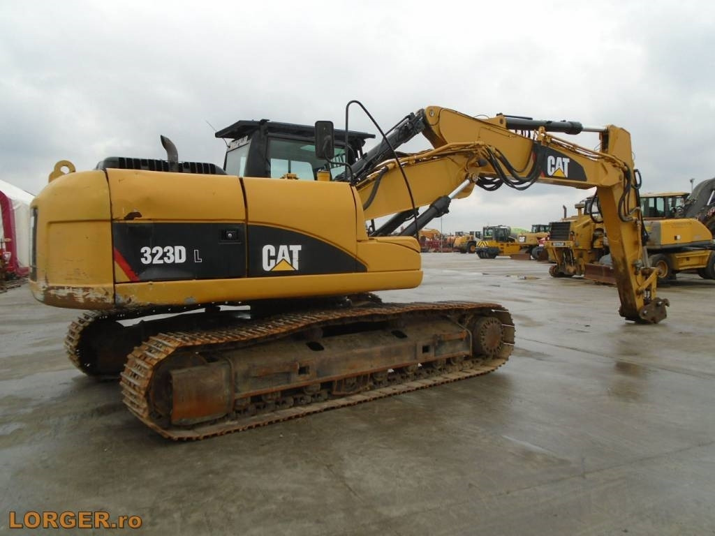 CAT 323 D - Excavator pe şenile: Foto 3 CAT 323 D - Excavator pe şenile: Foto 3