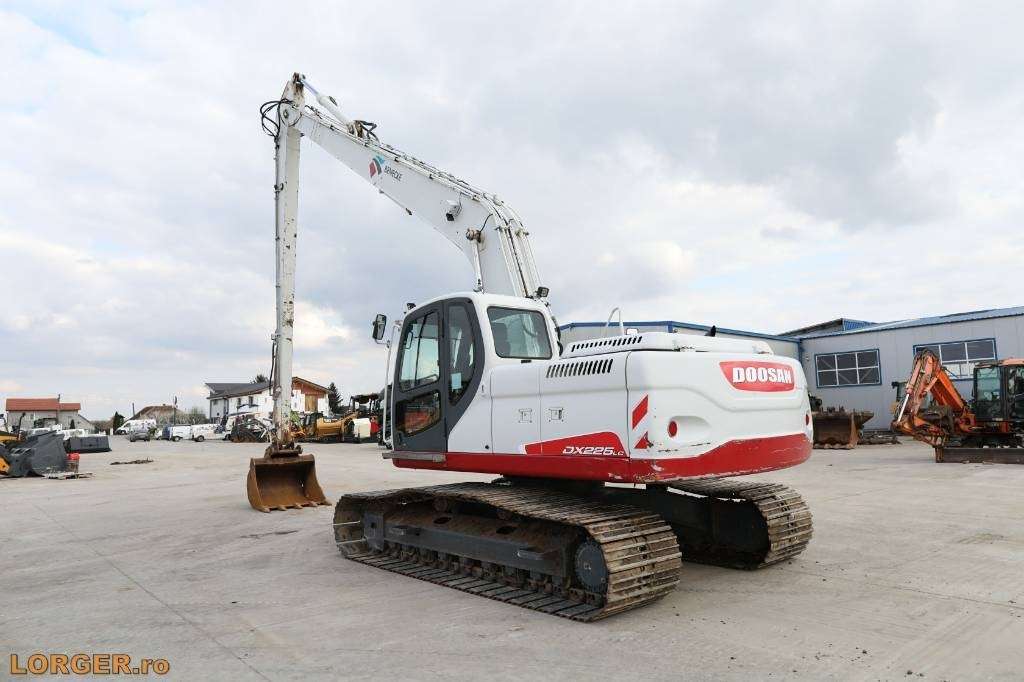 Excavator pe şenile Doosan DX 225 LC with 18m long reach boom: Foto 10