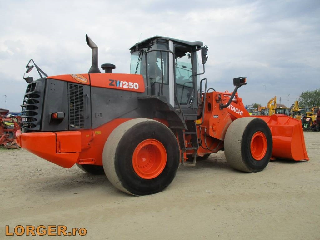 Hitachi ZW 250 - Încărcător frontal pe pneuri: Foto 3 Hitachi ZW 250 - Încărcător frontal pe pneuri: Foto 3