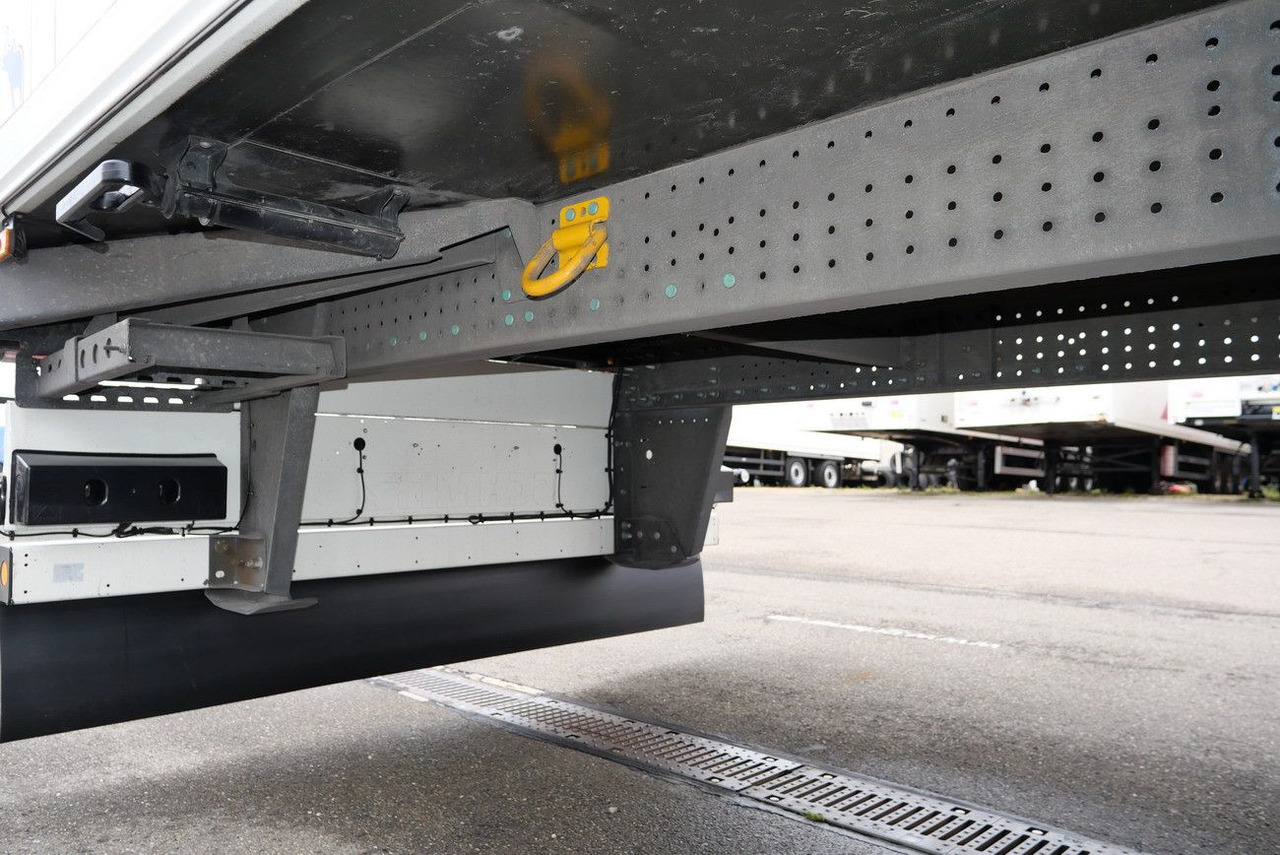 Semiremorcă frigider Schmitz Cargobull SKO 24/DOPPELSTOCK BLUMEN TK A500 DRP FP 45: Foto 13 Semiremorcă frigider Schmitz Cargobull SKO 24/DOPPELSTOCK BLUMEN TK A500 DRP FP 45: Foto 13