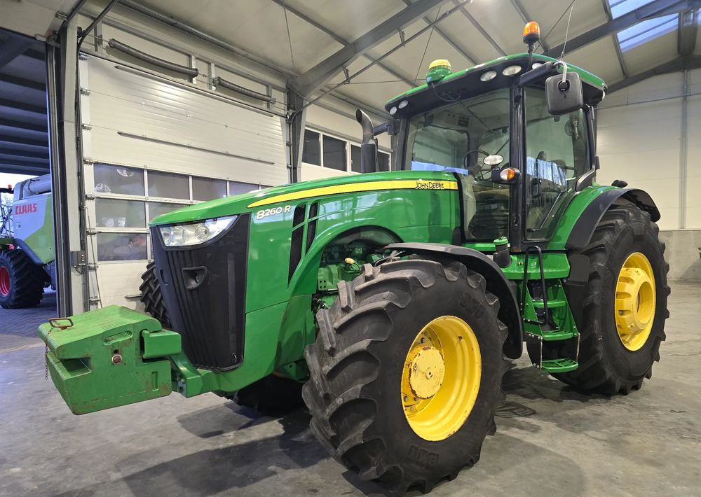 John Deere 8260R - Tractor agricol: Foto 1 John Deere 8260R - Tractor agricol: Foto 1