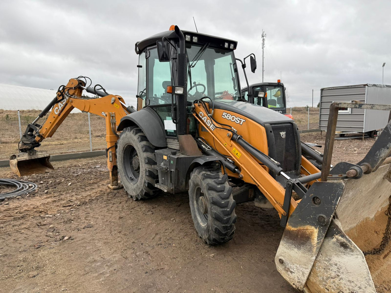 CASE 580 ST - Buldoexcavator: Foto 1 CASE 580 ST - Buldoexcavator: Foto 1