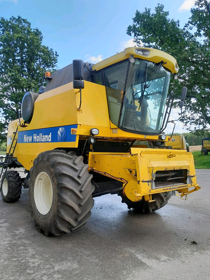 New Holland TC5070 - Combină de recoltat cereale: Foto 1 New Holland TC5070 - Combină de recoltat cereale: Foto 1