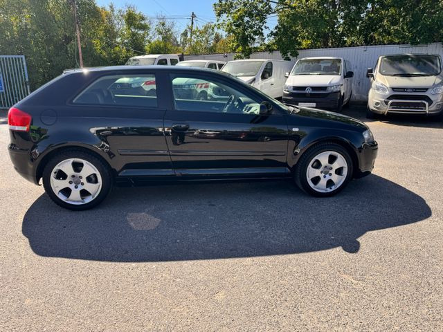 Audi A3 2.0 FSI Ambition S3 nur Export!! - Automobil: Foto 5 Audi A3 2.0 FSI Ambition S3 nur Export!! - Automobil: Foto 5