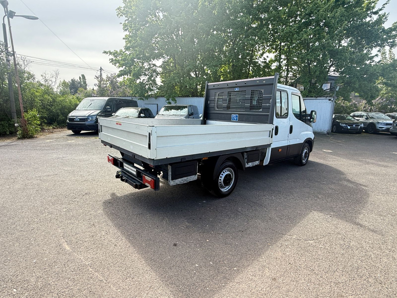 Iveco Daily Doppelkabine 35 S 130 7 Sitzer - Autoutilitară cu platformă: Foto 5 Iveco Daily Doppelkabine 35 S 130 7 Sitzer - Autoutilitară cu platformă: Foto 5