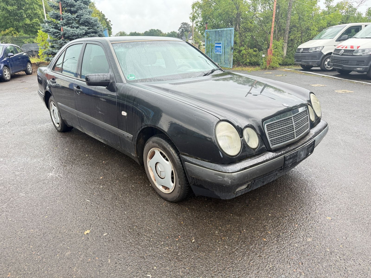 Mercedes-Benz E 200 - Berlină/ Sedan: Foto 1 Mercedes-Benz E 200 - Berlină/ Sedan: Foto 1