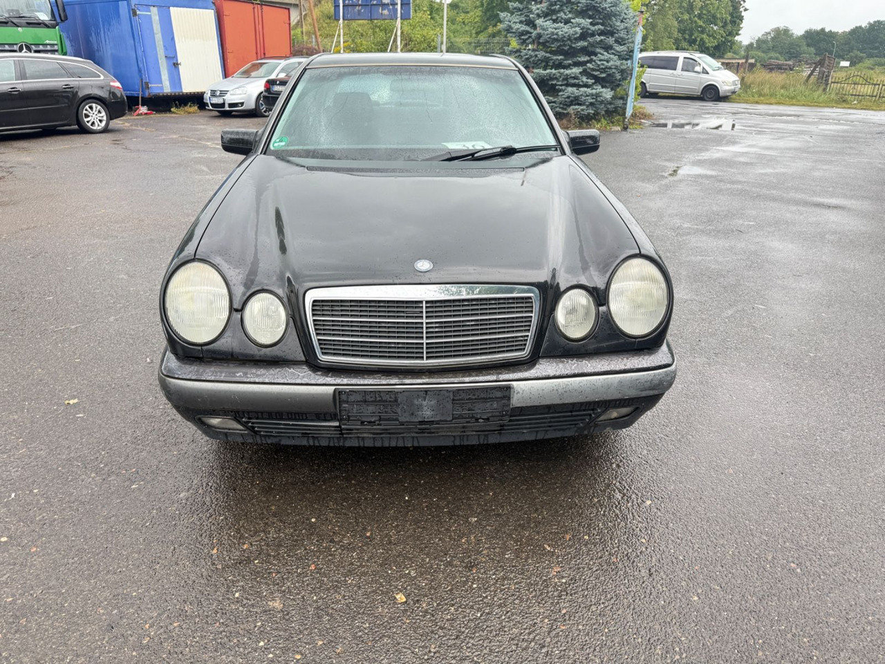 Mercedes-Benz E 200 - Berlină/ Sedan: Foto 2 Mercedes-Benz E 200 - Berlină/ Sedan: Foto 2
