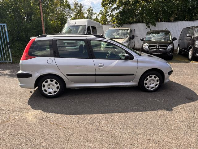 Peugeot 206 SW Grand Filou Cool - Mașină break: Foto 5 Peugeot 206 SW Grand Filou Cool - Mașină break: Foto 5