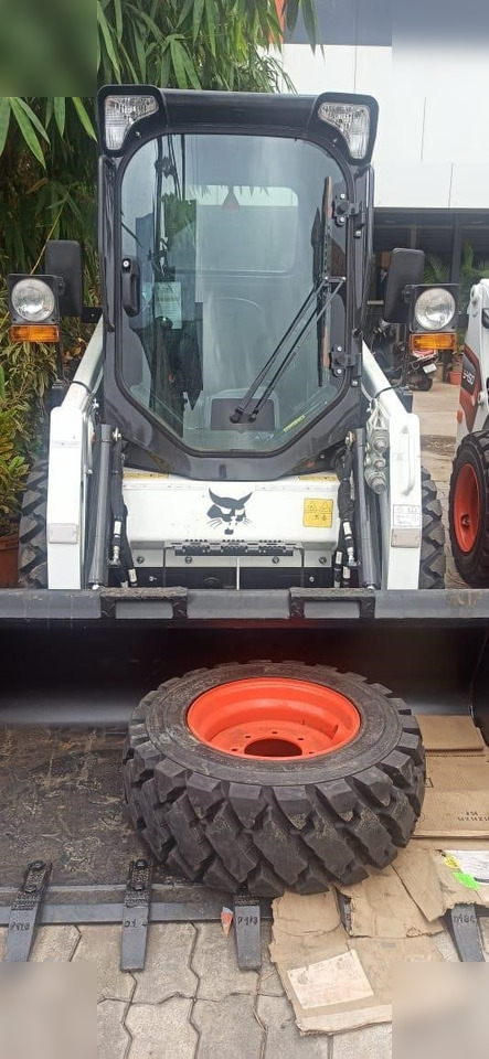 BOBCAT S450 - Mini încărcător: Foto 1 BOBCAT S450 - Mini încărcător: Foto 1
