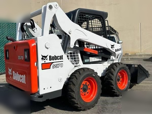 BOBCAT S590 - Mini încărcător: Foto 2 BOBCAT S590 - Mini încărcător: Foto 2