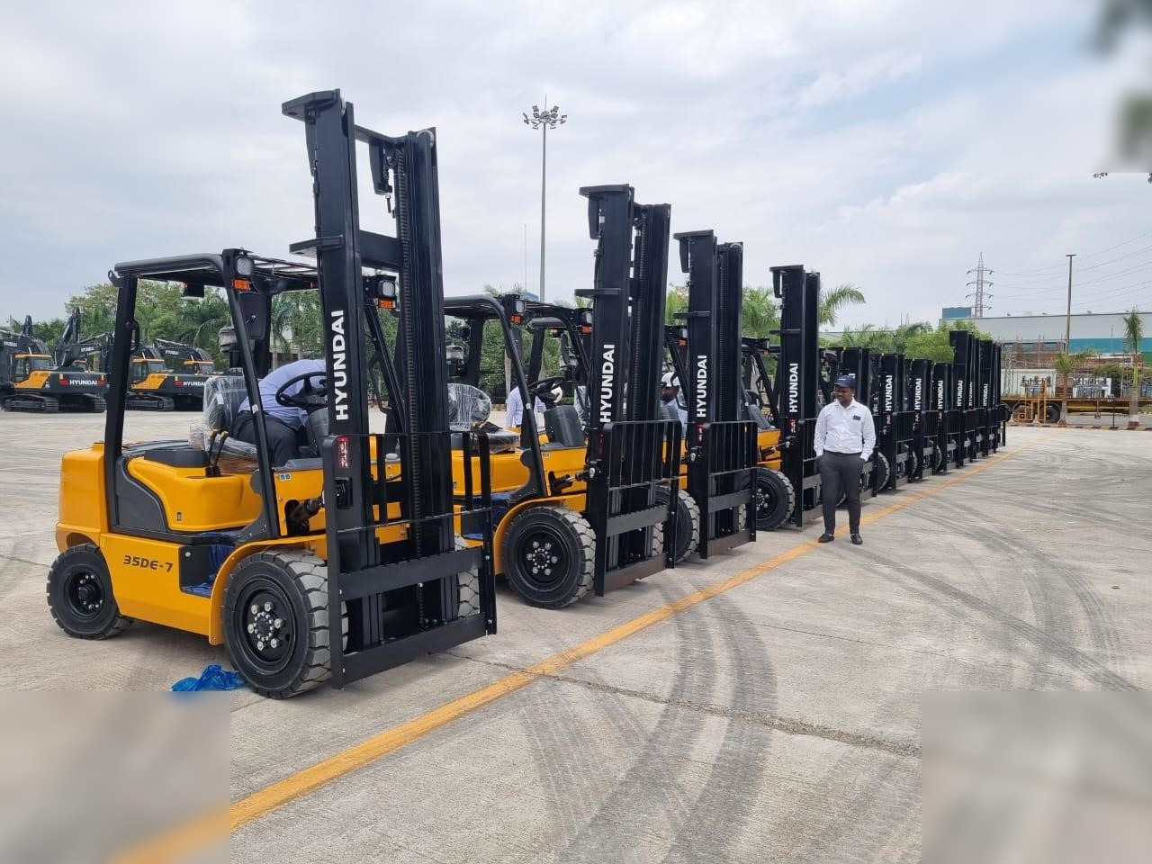 HYUNDAI 35DE-7 - Motostivuitor: Foto 5 HYUNDAI 35DE-7 - Motostivuitor: Foto 5