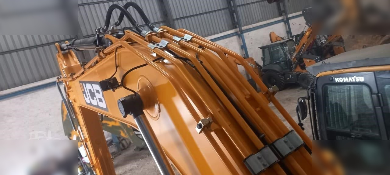 Excavator pe şenile nou JCB JS210 LC: Foto 10