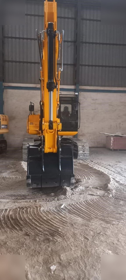 Excavator pe şenile nou JCB JS210 LC: Foto 9