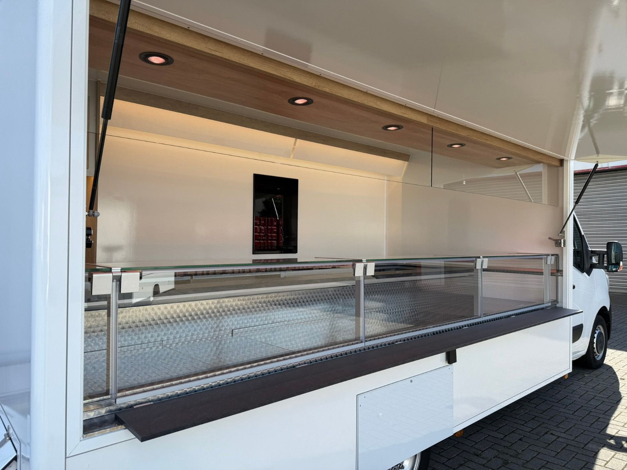 Renault ESSELMANN Verkaufsmobil - Autorulota comerciala: Foto 4 Renault ESSELMANN Verkaufsmobil - Autorulota comerciala: Foto 4