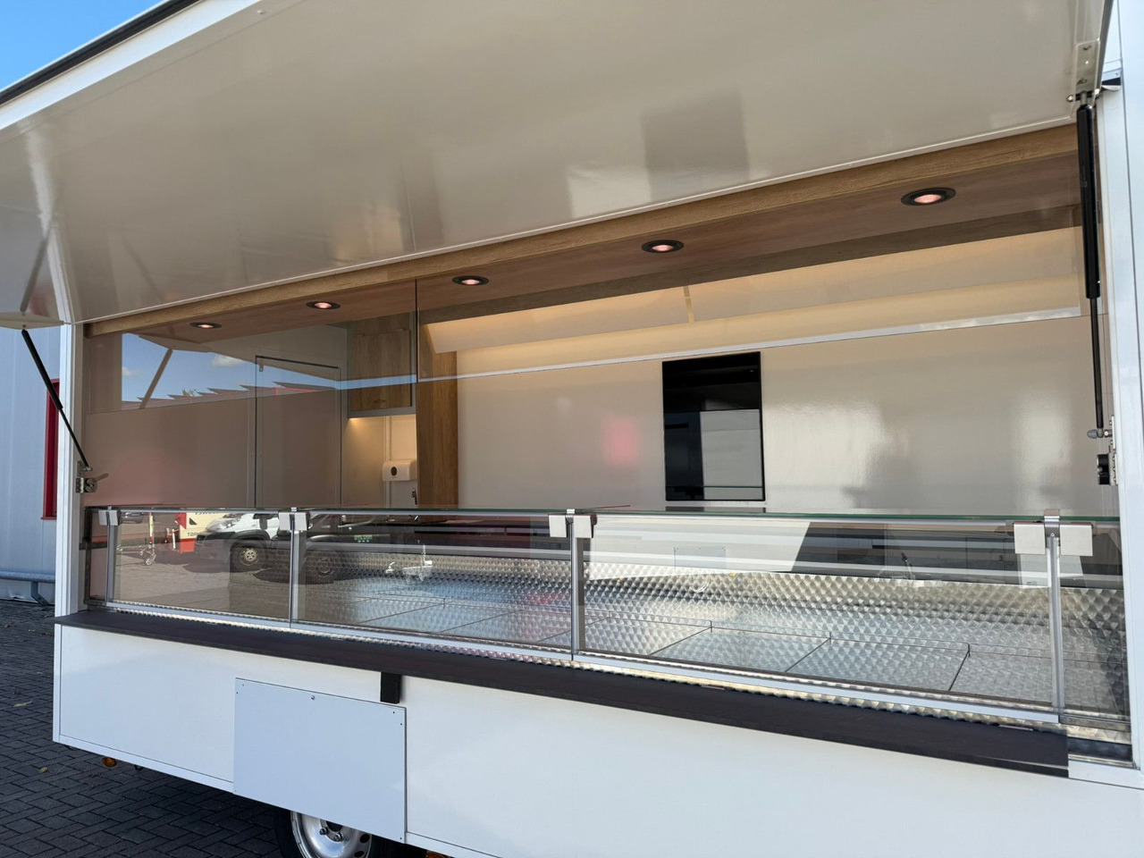 Renault ESSELMANN Verkaufsmobil - Autorulota comerciala: Foto 3 Renault ESSELMANN Verkaufsmobil - Autorulota comerciala: Foto 3