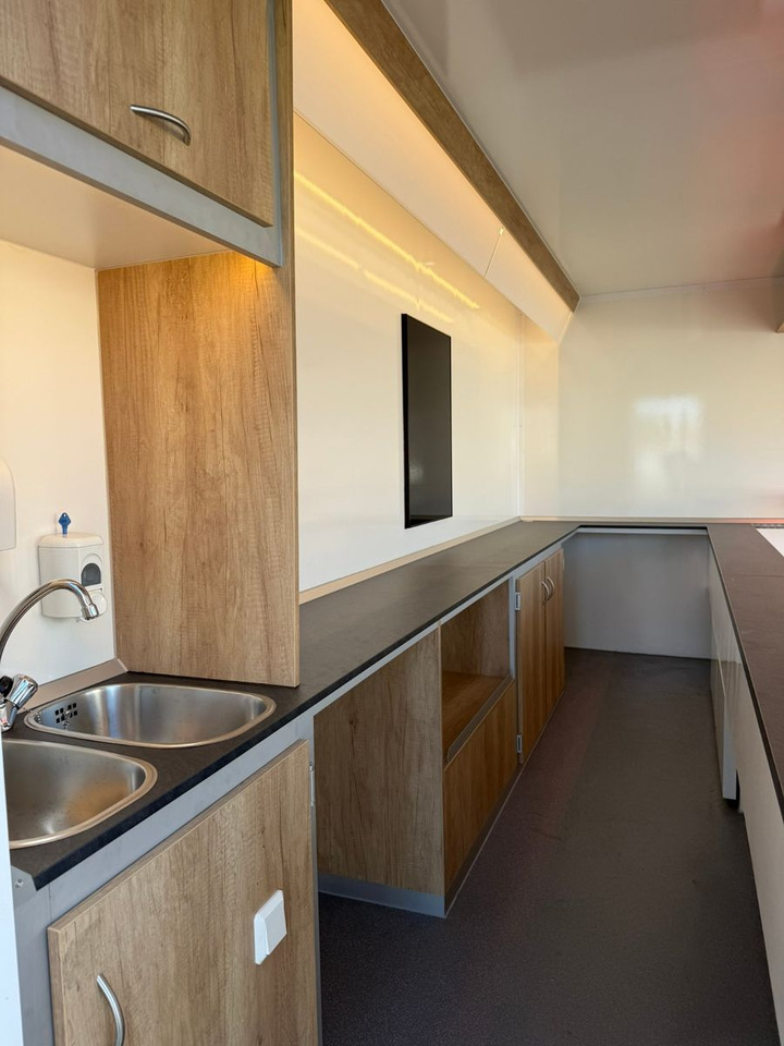 Renault ESSELMANN Verkaufsmobil - Autorulota comerciala: Foto 5 Renault ESSELMANN Verkaufsmobil - Autorulota comerciala: Foto 5