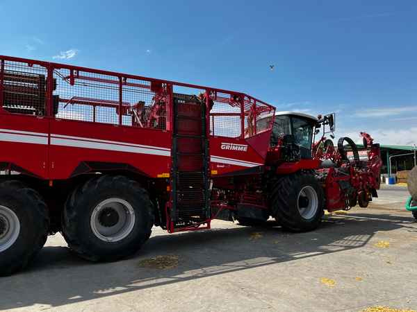 Grimme REXOR 6300 Platinum - Combină de recoltat sfeclă: Foto 1 Grimme REXOR 6300 Platinum - Combină de recoltat sfeclă: Foto 1