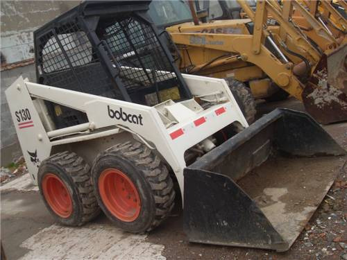 Bobcat S 130 - Mini încărcător: Foto 1 Bobcat S 130 - Mini încărcător: Foto 1