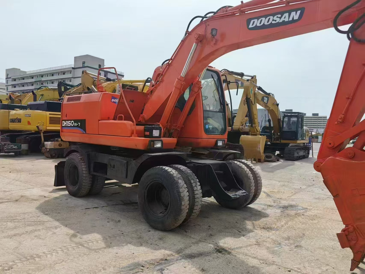 Doosan DX150 - Excavator pe roţi: Foto 1 Doosan DX150 - Excavator pe roţi: Foto 1
