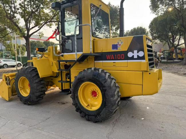 Komatsu WA100 - Încărcător frontal pe pneuri: Foto 4 Komatsu WA100 - Încărcător frontal pe pneuri: Foto 4