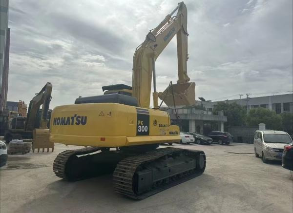 Komatsu pc300 - Excavator pe şenile: Foto 1 Komatsu pc300 - Excavator pe şenile: Foto 1