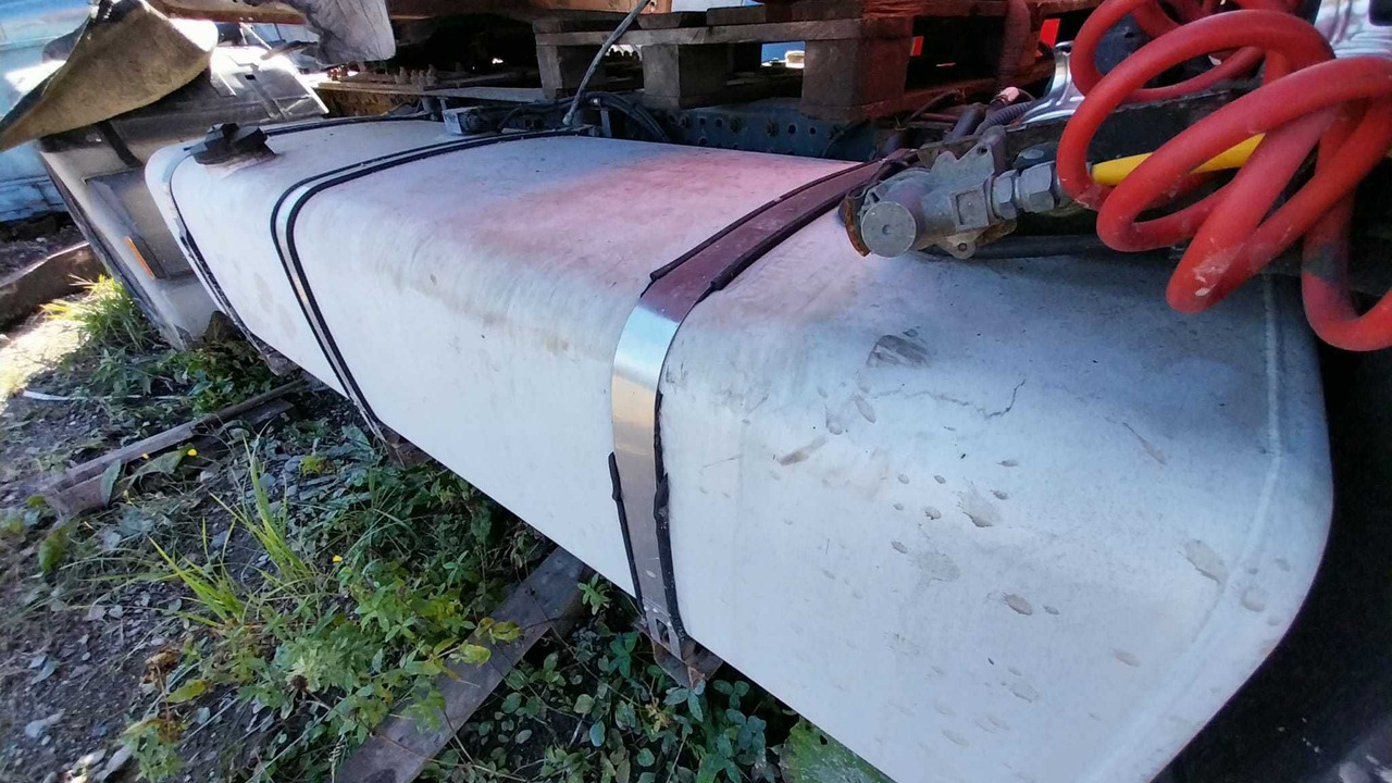 Zbiornik paliwowa bak IVECO STRALIS hiway mega e5 aluminiowy 570/600 - Rezervor combustibil pentru Camion: Foto 2 Zbiornik paliwowa bak IVECO STRALIS hiway mega e5 aluminiowy 570/600 - Rezervor combustibil pentru Camion: Foto 2