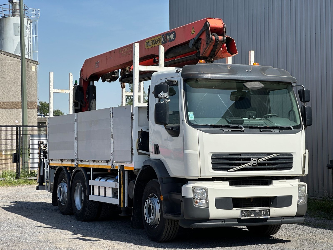 Volvo VOLVO FE 330 PALFINGER 25001 EL Performance - Camion cu macara: Foto 1 Volvo VOLVO FE 330 PALFINGER 25001 EL Performance - Camion cu macara: Foto 1