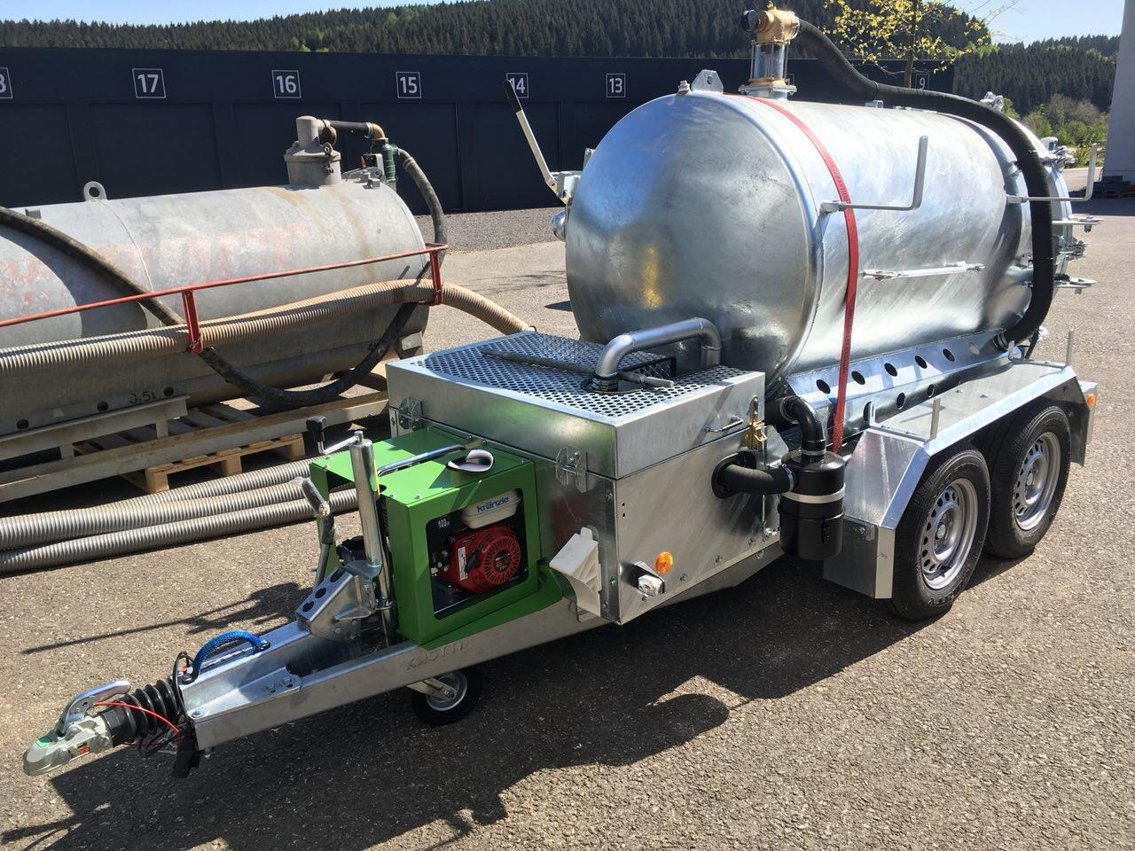 M-Vac 1,8m³ *Kippbar* Vakuum-Saugsystem / Saugfass / Sauganhänger / Saughänger M-Vac Reinigungskit - Maşină pentru vidanjări: Foto 4 M-Vac 1,8m³ *Kippbar* Vakuum-Saugsystem / Saugfass / Sauganhänger / Saughänger M-Vac Reinigungskit - Maşină pentru vidanjări: Foto 4
