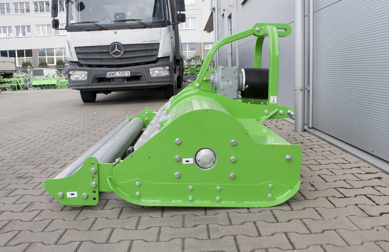 BOMET Schlegelmäher / Flail mower / Faucheuse à fléaux / Kosiarka bijakowa 2,8 m - Tocător resturi vegetale: Foto 5 BOMET Schlegelmäher / Flail mower / Faucheuse à fléaux / Kosiarka bijakowa 2,8 m - Tocător resturi vegetale: Foto 5