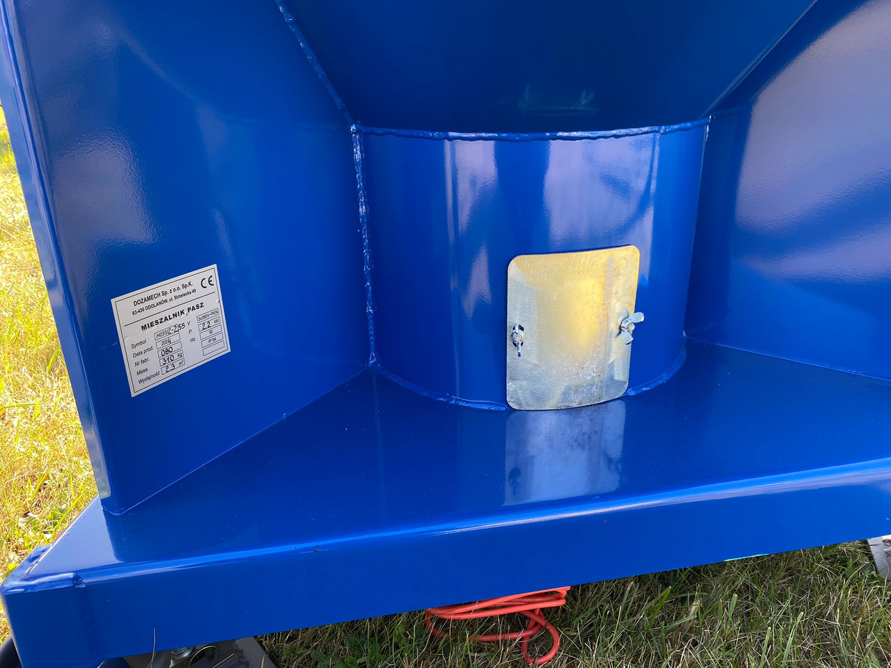 Utilaje de creştere vite nou Dozamech Getreidemischanlage / Feed mixer / Melangeuse de fourrage / Miscelatore di mangime / Кормосмеситель / Mieszalnik H-033/2 1000 kg: Foto 8 Utilaje de creştere vite nou Dozamech Getreidemischanlage / Feed mixer / Melangeuse de fourrage / Miscelatore di mangime / Кормосмеситель / Mieszalnik H-033/2 1000 kg: Foto 8