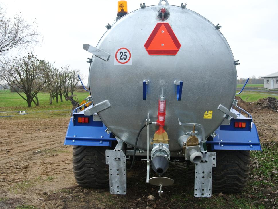 Marco-Polo Gülletankwagen / Slurry tanker / Epandeur à lisier / Cisterna per liquami / Сisterna de estiércol líquido / Цистерна для жидкого органического удобрения / Wóz asenizacyjny 12 000 - Cisternă vidanjă: Foto 4 Marco-Polo Gülletankwagen / Slurry tanker / Epandeur à lisier / Cisterna per liquami / Сisterna de estiércol líquido / Цистерна для жидкого органического удобрения / Wóz asenizacyjny 12 000 - Cisternă vidanjă: Foto 4