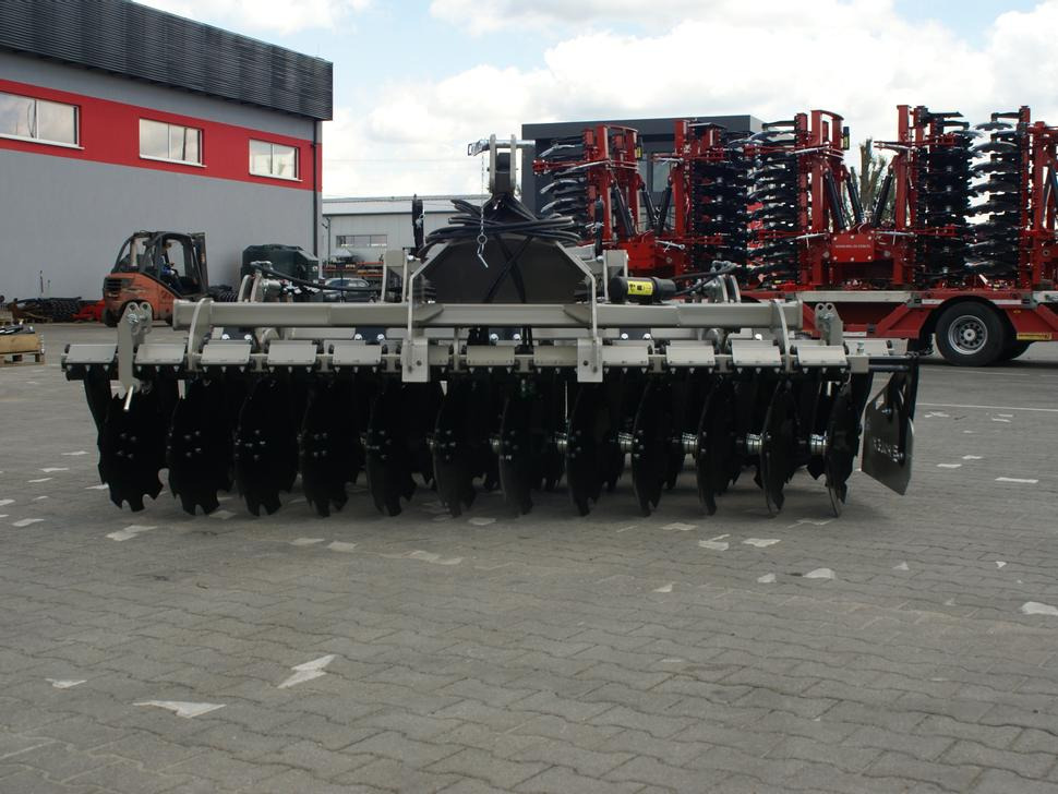 ROLEX Scheibenegge / Disc harrow with hydropack and tire roller / Dechaumeur à disques / Erpice a dischi / Дисковая борона с гидропаком и колёсным катком / Agregat talerzowy uprawowy z hydropackiem i - Grapă cu discuri: Foto 2 ROLEX Scheibenegge / Disc harrow with hydropack and tire roller / Dechaumeur à disques / Erpice a dischi / Дисковая борона с гидропаком и колёсным катком / Agregat talerzowy uprawowy z hydropackiem i - Grapă cu discuri: Foto 2