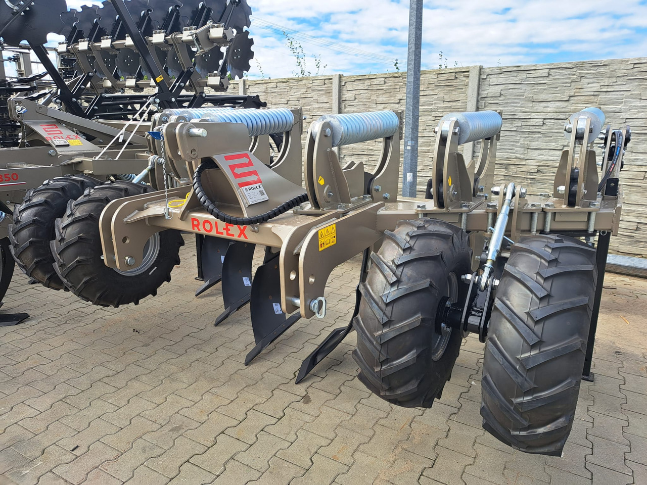 ROLEX Tiefenlockerer / Subsoiler / Décompacteur / Subsolador / Dissodatori / Глубокорыхлитель тип V / Głębosz typ V 3 m - Scarificator: Foto 1 ROLEX Tiefenlockerer / Subsoiler / Décompacteur / Subsolador / Dissodatori / Глубокорыхлитель тип V / Głębosz typ V 3 m - Scarificator: Foto 1