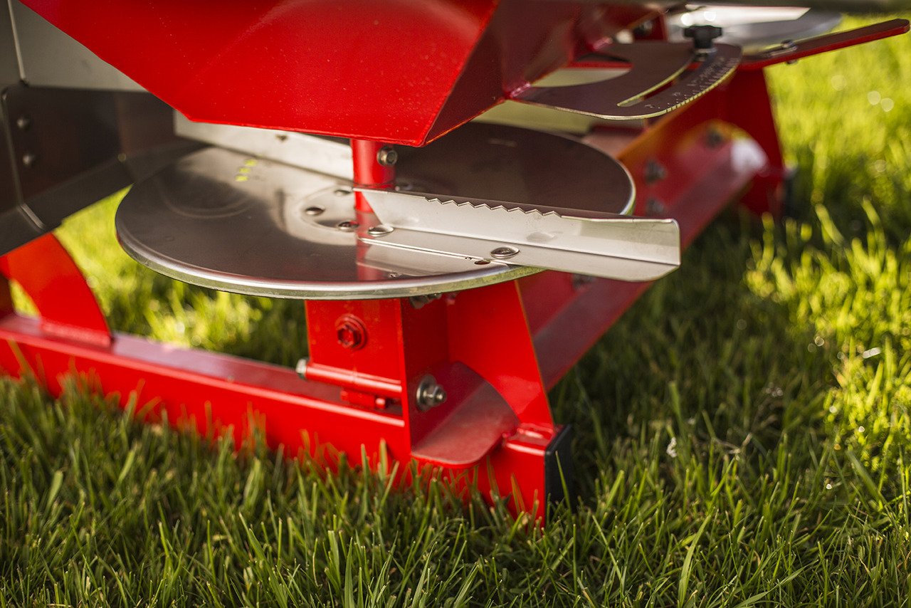 WOPROL Düngerstreuer / Fertilizer spreader / Epandeur d'engrais / Rozsiewacz nawozów 600 kg - Imprastietor îngrăşăminte: Foto 3 WOPROL Düngerstreuer / Fertilizer spreader / Epandeur d'engrais / Rozsiewacz nawozów 600 kg - Imprastietor îngrăşăminte: Foto 3