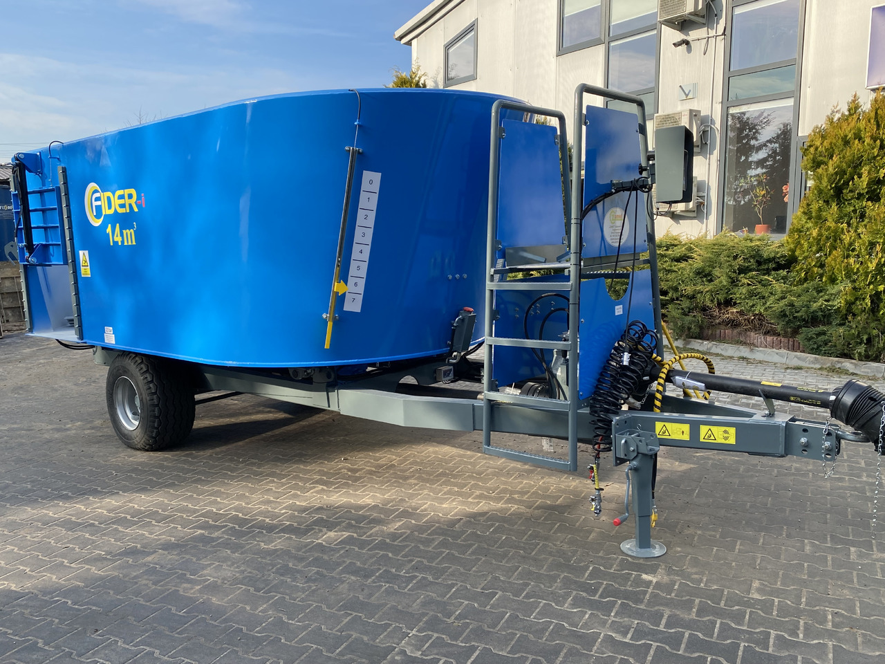 ZAMET Futtermischwagen / Feed mixer / Melangeuse / Carro miscelatore / Vagoneta 2 sinfines / Кормораздатчик 2 шнека / Wóz paszowy 14 m3 - Remorcă distribuit furaje: Foto 2 ZAMET Futtermischwagen / Feed mixer / Melangeuse / Carro miscelatore / Vagoneta 2 sinfines / Кормораздатчик 2 шнека / Wóz paszowy 14 m3 - Remorcă distribuit furaje: Foto 2
