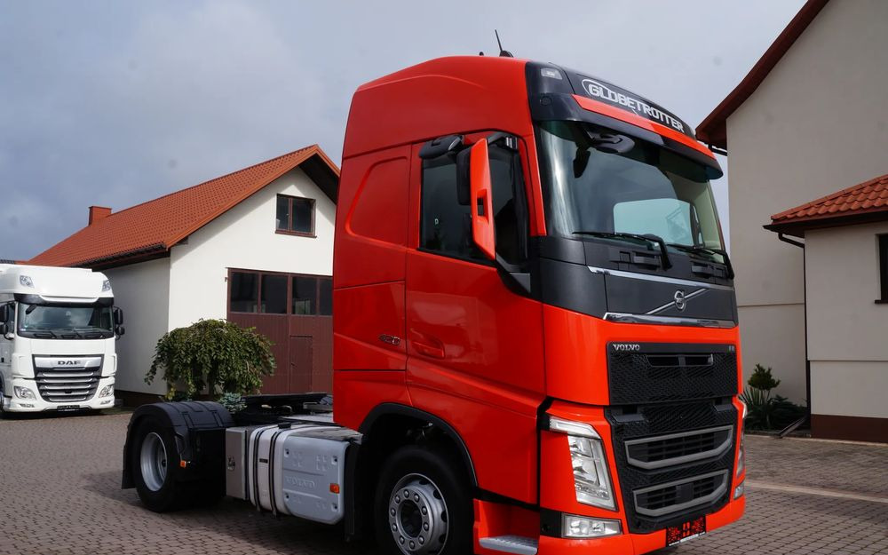 Volvo FH 4 EURO 6 GLOBETROTTER NISKI PRZEBIEG PEŁEN SERWIS - Cap tractor: Foto 2 Volvo FH 4 EURO 6 GLOBETROTTER NISKI PRZEBIEG PEŁEN SERWIS - Cap tractor: Foto 2
