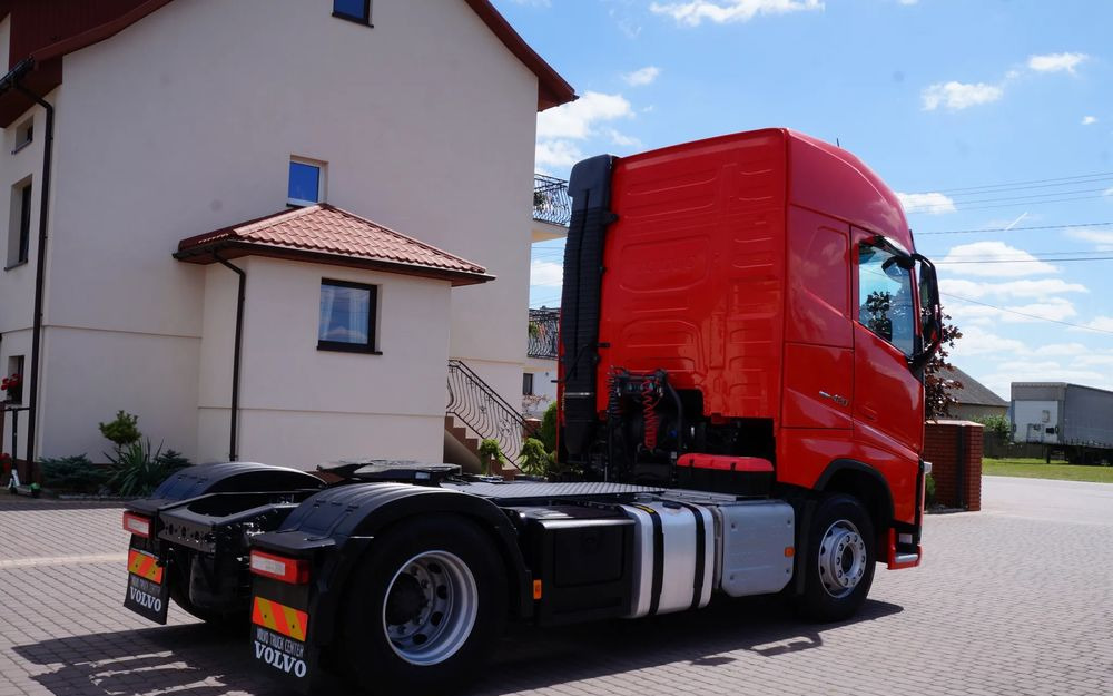 Volvo FH 4 EURO 6 GLOBETROTTER NISKI PRZEBIEG PEŁEN SERWIS - Cap tractor: Foto 4 Volvo FH 4 EURO 6 GLOBETROTTER NISKI PRZEBIEG PEŁEN SERWIS - Cap tractor: Foto 4