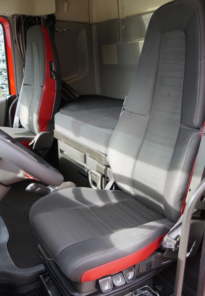 Cap tractor Volvo FH 4 EURO 6 GLOBETROTTER NISKI PRZEBIEG PEŁEN SERWIS: Foto 17