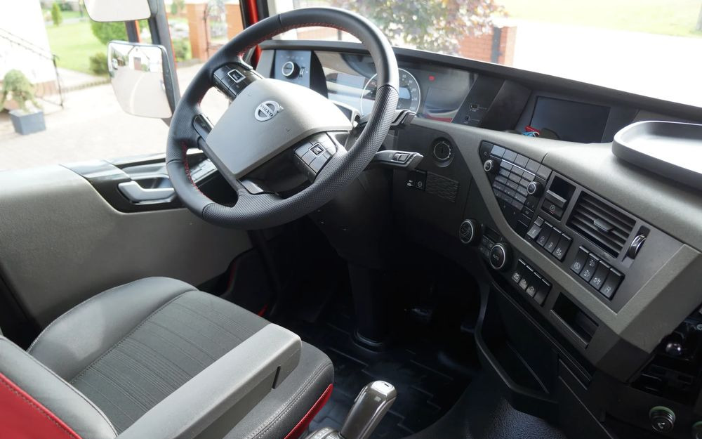 Cap tractor Volvo FH 4 EURO 6 GLOBETROTTER NISKI PRZEBIEG PEŁEN SERWIS: Foto 19