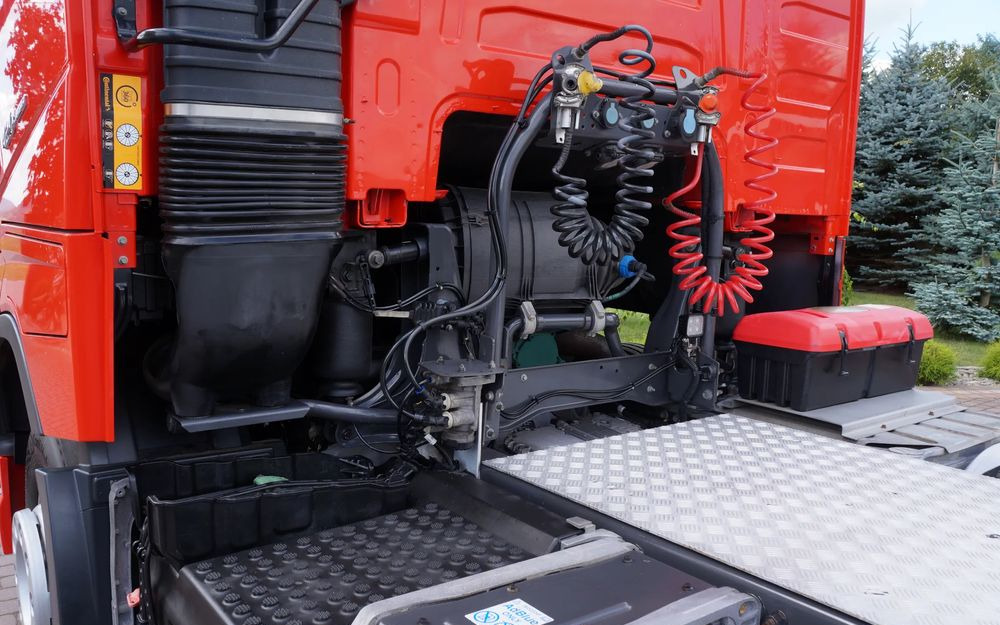 Volvo FH 4 EURO 6 GLOBETROTTER NISKI PRZEBIEG PEŁEN SERWIS - Cap tractor: Foto 5 Volvo FH 4 EURO 6 GLOBETROTTER NISKI PRZEBIEG PEŁEN SERWIS - Cap tractor: Foto 5